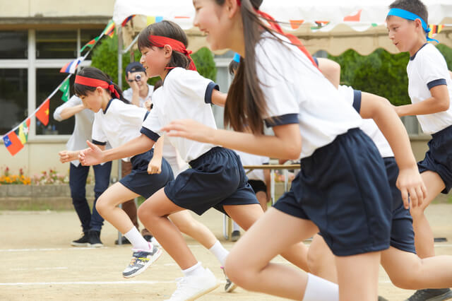 小学校の運動会の風景