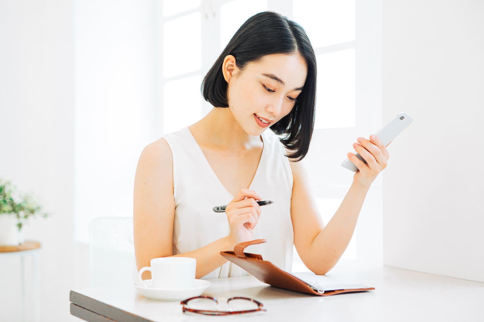 【皮膚科医監修】毛周期とは何か?脱毛との関係や見分け方、部位別の期間を解説