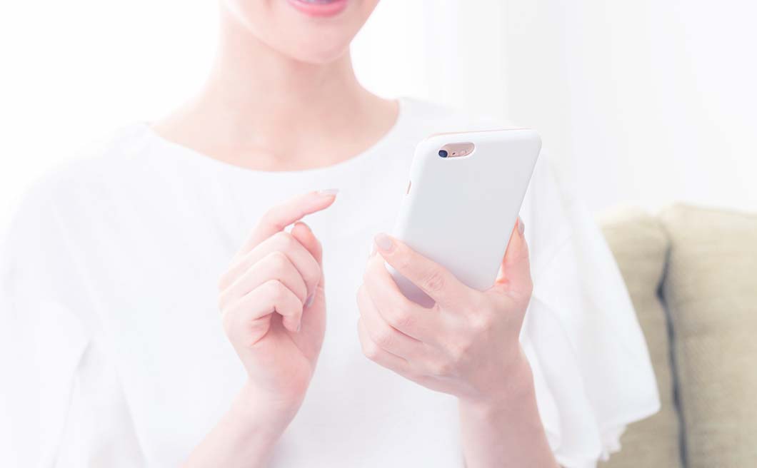 スマートフォンから予約している写真