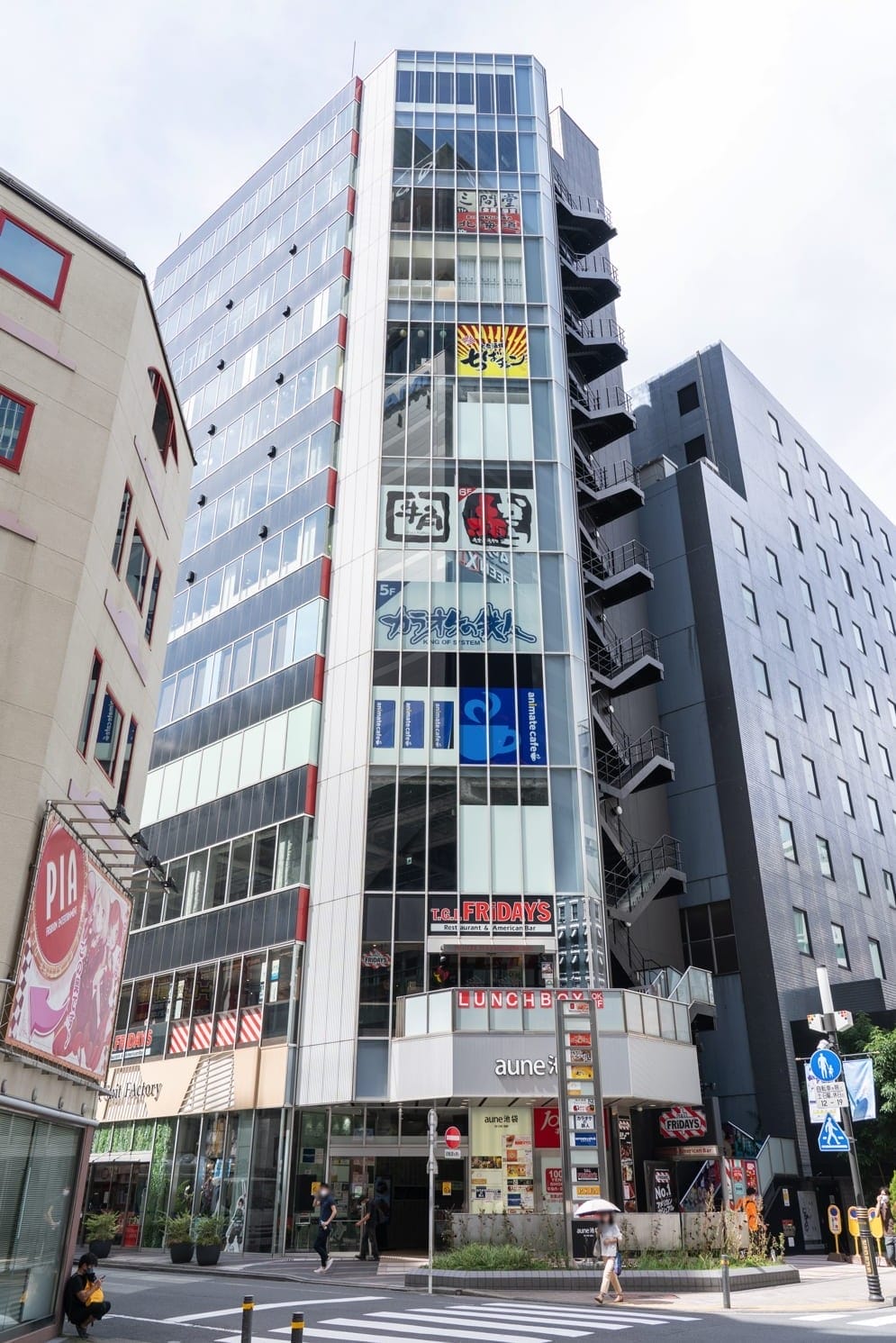 JR池袋駅東口から徒歩5分のaune池袋7階にあるジュノビューティークリニック池袋院の外観