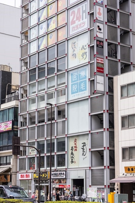 JR・東京メトロ錦糸町駅から徒歩3分のKINSIA ANNEXビル4階にあるジュノビューティークリニック錦糸町院の外観