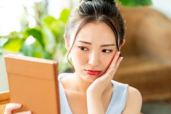 眉間も脱毛できる？メリット・眉毛脱毛の危険性まで解説