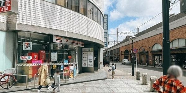 吉祥寺駅北口側のセブンイレブン前の道