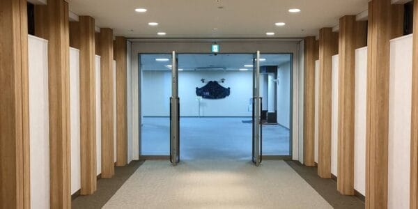 ベイタワー6階のエレベーターを出た通路
