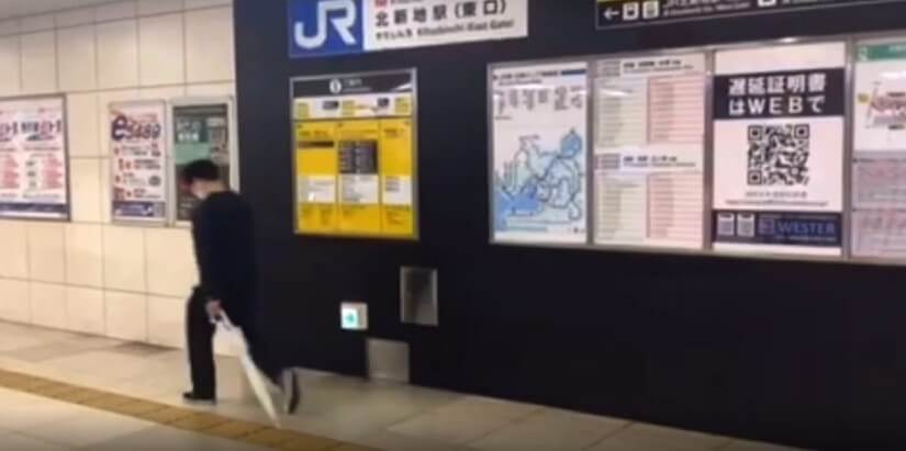 JR「北新地駅」東口の改札を出た先にある案内看板