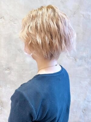 うなじをきれいに見せるヘアアレンジ1(背面）