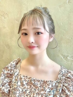 うなじをきれいに見せるヘアアレンジ3(正面）